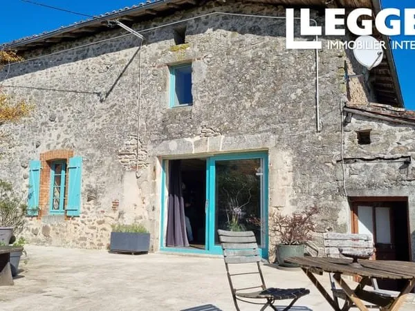 Maison individuelle, 3 ou 4 chambres, plus de 1,6 hectares terrain, vue spectaculaire sur la campagn