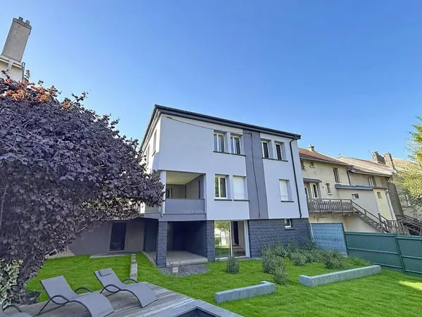 Maison 6 pièces 220 m²