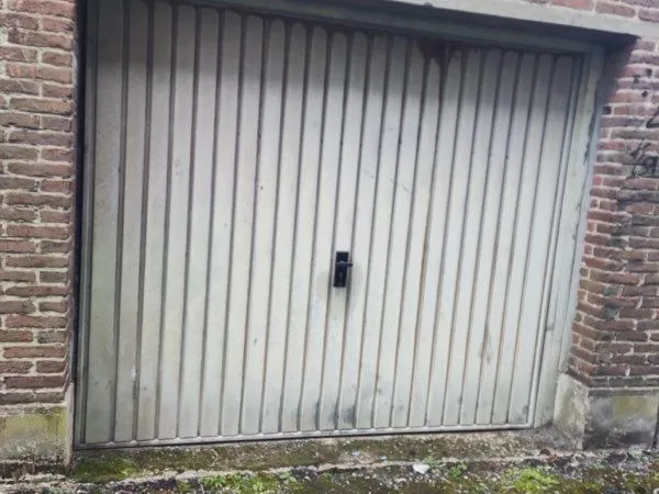 GARAGE FERME À LOUER - Hem