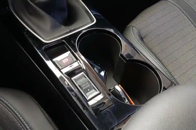Peugeot 208 puretech 100 s&amp;s bvm6 — photo 21