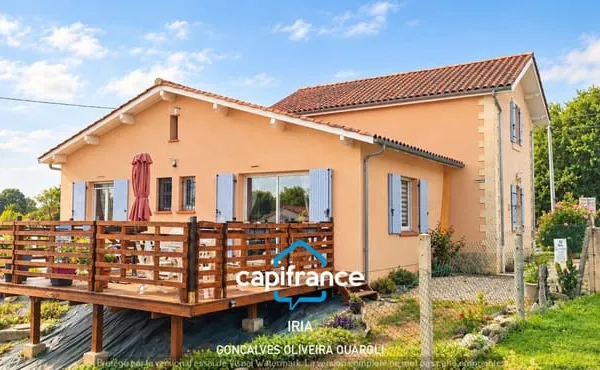 Maison en pierre familiale d'environ 135m² - Terrain clos de 978m² avec puits et panneaux solaires L