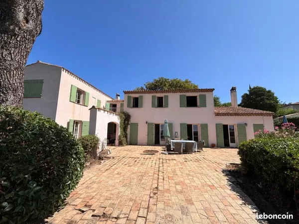 Maison 6 pièces 233 m²