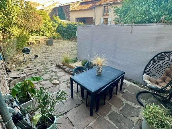 Location meublée maison de village avec jardin
