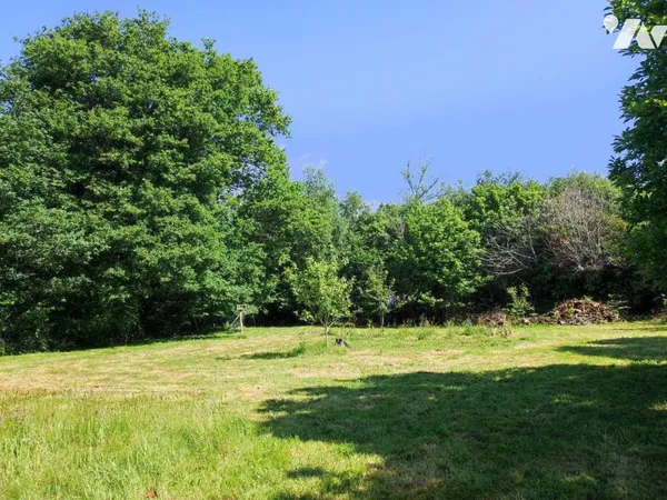 Terrain 900 m²