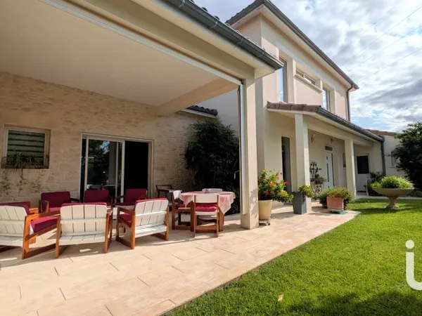 Maison 6 pièces 218 m²