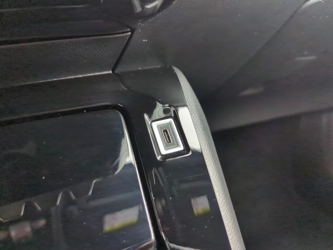 Peugeot 2008 hybrid 145 e-dcs6 allure — photo 24