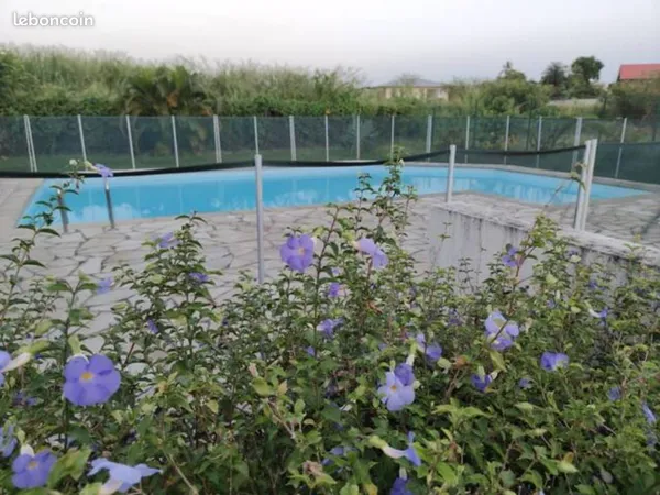 Rémire-Montjoly - T2 bis meublé 55 m², bureau, jardin et piscine - bail mobilité