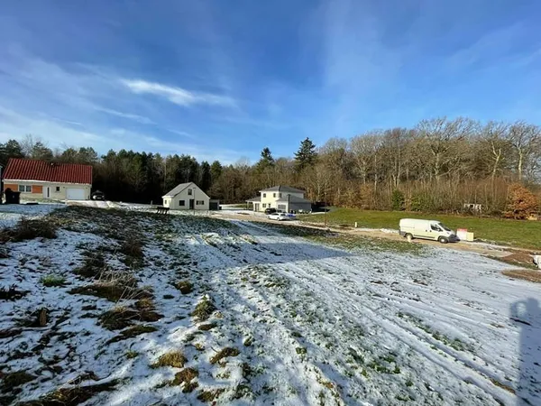Terrain constructible et viabilisé de 779 m²