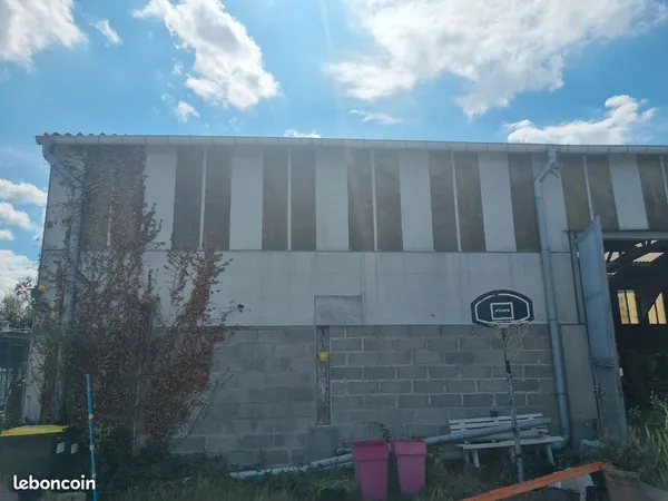 Maison avec hangar