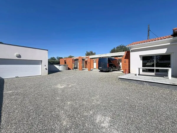 Maison 5 pièces 225 m²