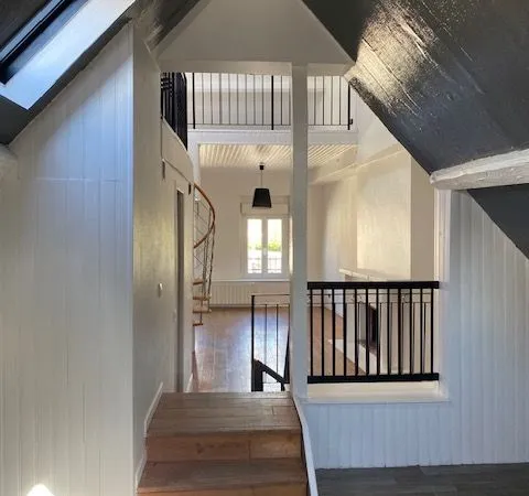 Duplex Atypique, lumineux et plein de charme de 76,20m2 au sol