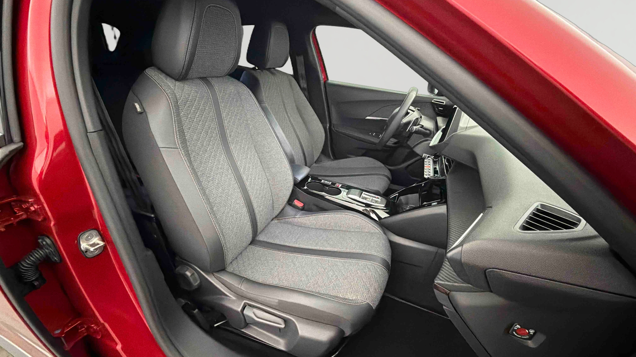 Peugeot 2008 PureTech 130 S&amp;S EAT8 — photo 14