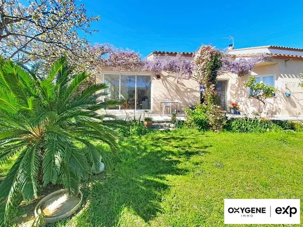 Belle maison de plain pied avec jardin, garage au Mas Vermeil