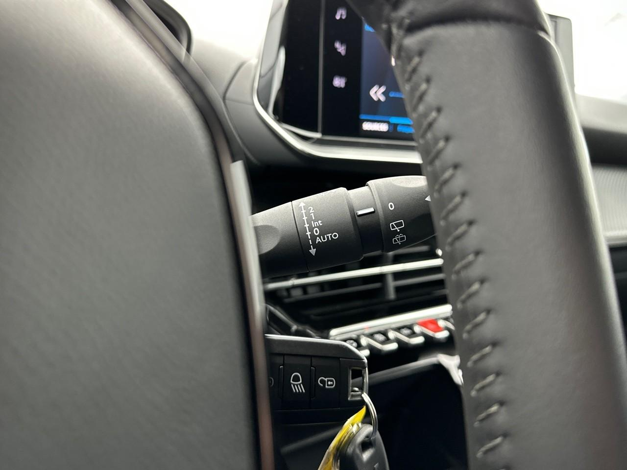 Peugeot 2008 puretech 100 s&s bvm6 style — photo 20