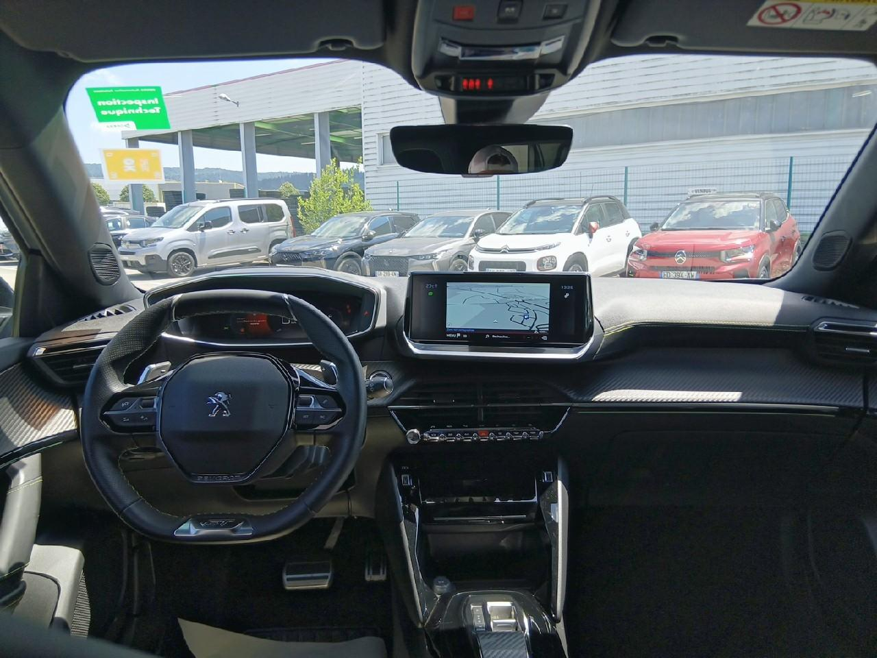 Peugeot 2008 puretech 155 s&s eat8 gt pack — photo 8