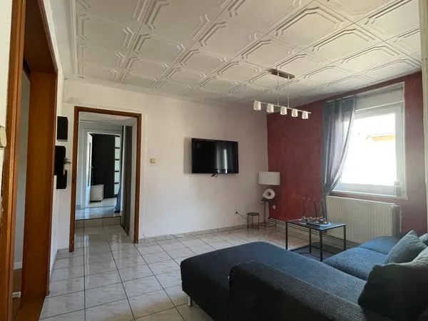Appartement F5 - Entrée indépendante - Très lumineux - Fort potentiel