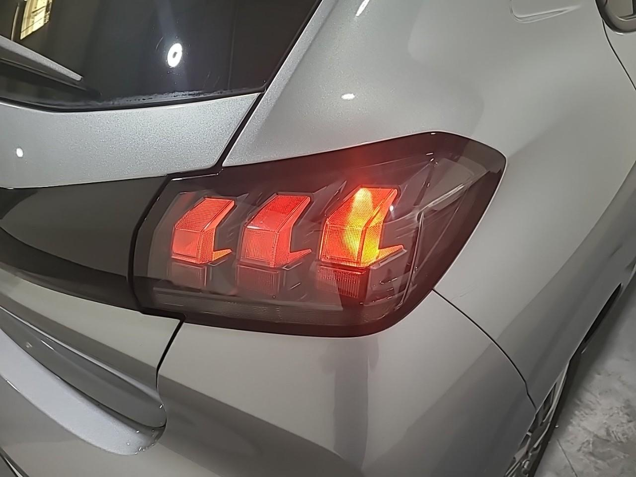 Peugeot 208 puretech 75 s&s bvm5 style — photo 26