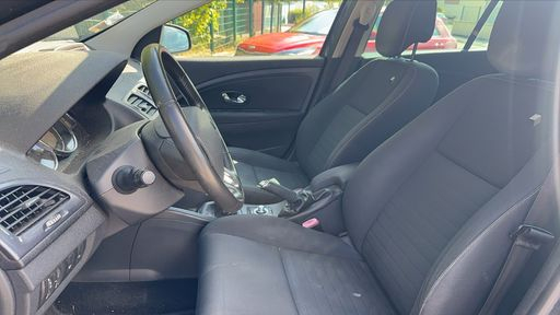 Renault Megane 1.2 TCe 115 - Limited – 2015 – 104500 km – Essence – Boîte Manuelle — photo 11