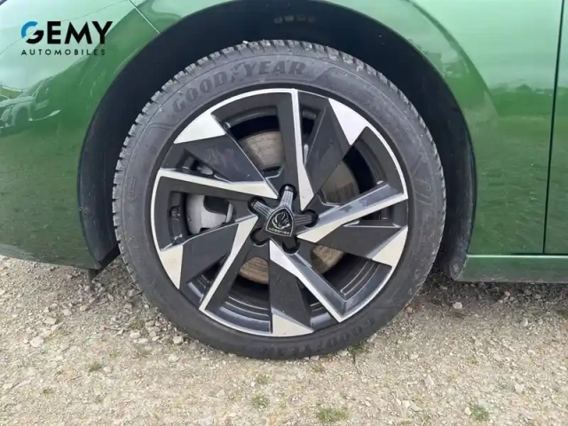 Peugeot 308 phev 180 e-eat8 — photo 12