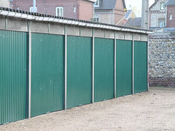 Garage / box pour le stationnement de véhicule de tourisme.