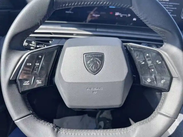 Peugeot 3008 hybrid 145 e-dcs6 — photo 40