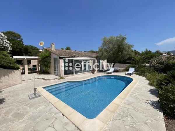Maison de plain-pied 5 pièces 102 m²