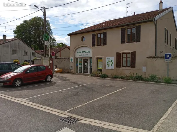 Immeuble à vendre comportant un local commercial et un appartement
