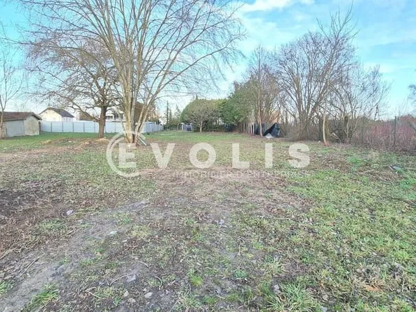 Terrain - A LOUER - 1 600 m² non divisibles