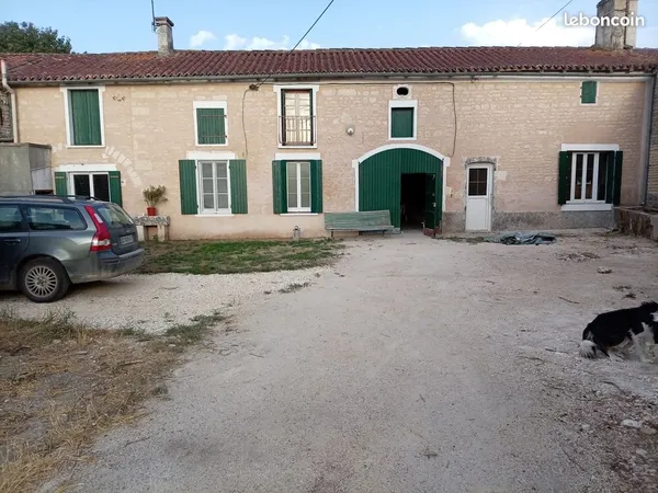 Grande maison charentaise 135000 E