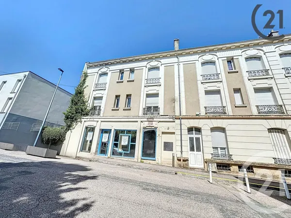 Local 8 pièces 190 m²