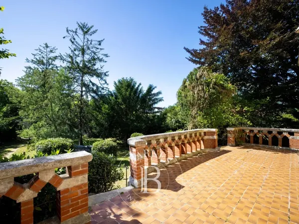 BIARRITZ, MAISON XIX° À RENOVER AVEC PARC ET DÉPENDANCE