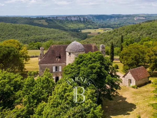 Ancienne demeure du XIXe siècle et dépendances avec vue panorami
