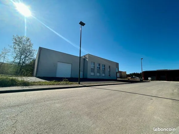 Local d'activité 745 m²