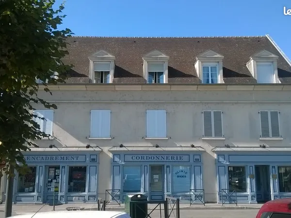 A LOUER - F2 42m² + PARKING - CHANTILLY HYPER CENTRE