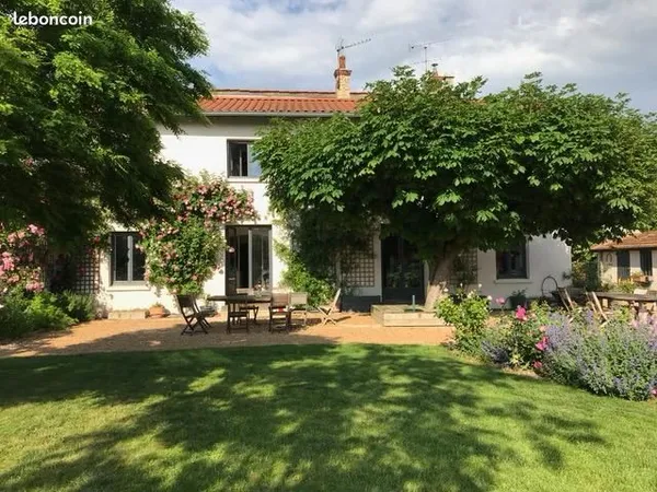 Maison de caractère 400 m² - Piscine - Dépendances - Proche Chasselay / Limonest