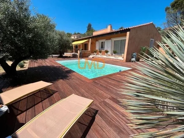 Saint Maximin: maison T5 + studio + dépendance
