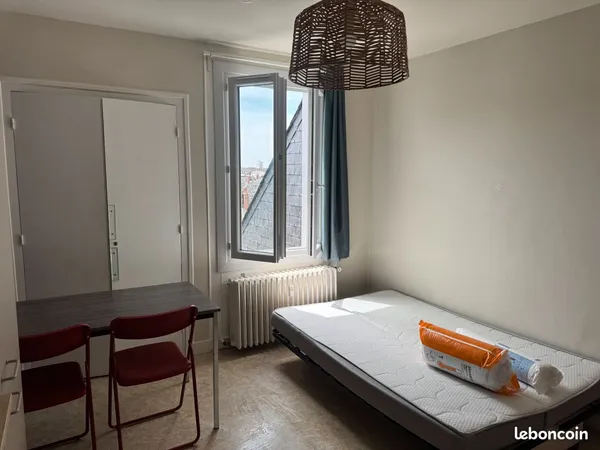 Studio rue Alfred de vigny visite le 25 matin