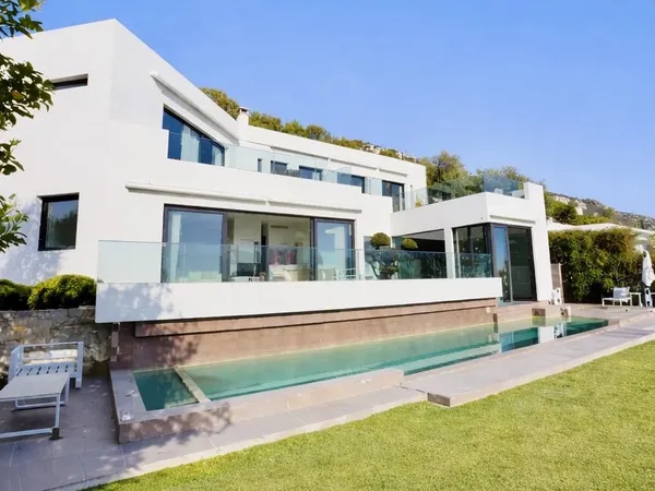 La Turbie–Villa contemporaine avec vue panoramique sur mer, à 10 minutes de Monaco