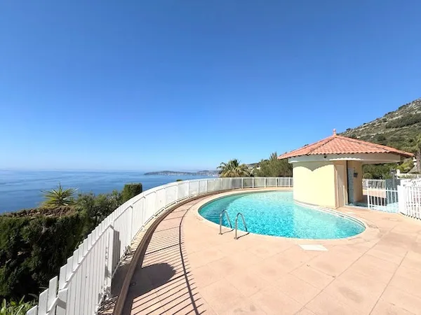 CAP D'AIL, beau 2 pièces en excellent état avec large terras