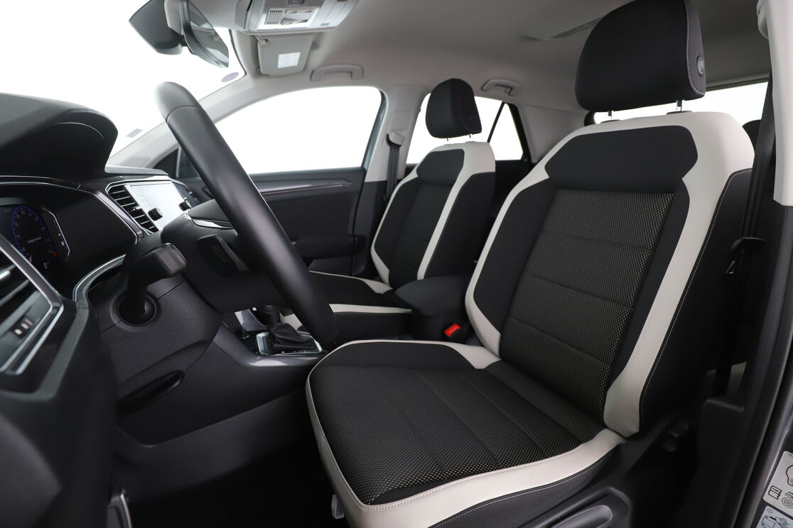 Volkswagen T-Roc 1.5 TSI EVO DSG7 — photo 9