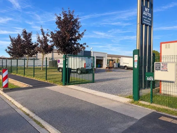 Terrain 750 m²