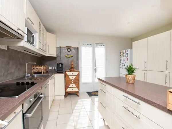Maison de plain-pied 7 pièces 150 m²