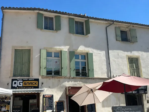 IMMEUBLE DE RAPPORT LOCAUX ET HABITATION - EMPLACEMENT RECHE