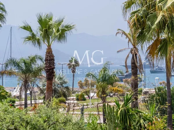 Cannes Croisette - Élégant 3P rénové avec vue mer et verdure