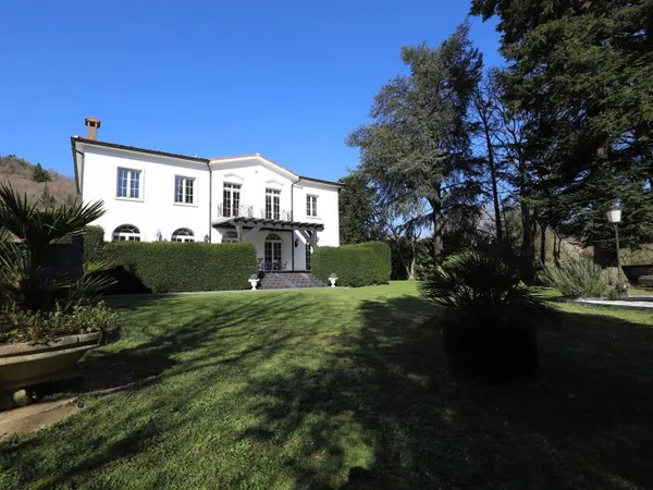 Maison 10 pièces 321 m²