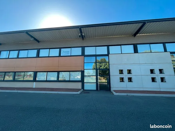 Local 305 m² ROANNE