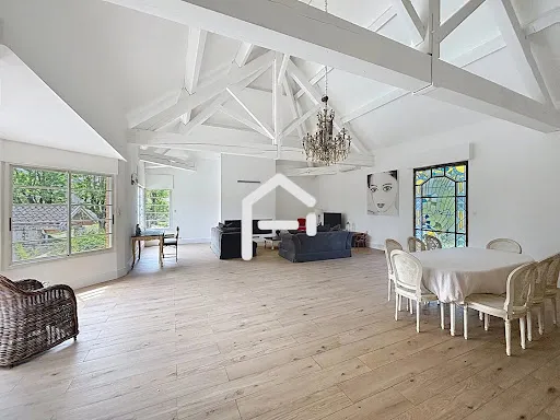 Maison 9 pièces 350 m²