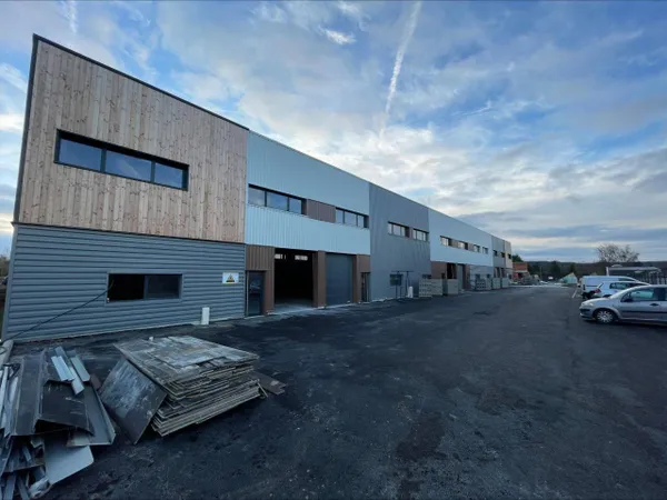 Local d'activité 2556 m²