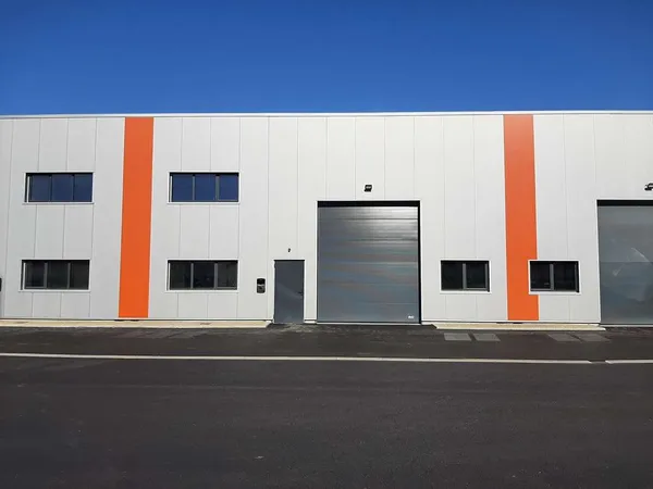 A LOUER CELLULE D'ACTIVITE NEUVE de 331 m²