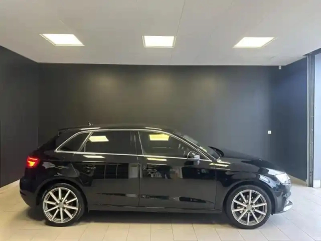 Audi A3 sportback 1.6 tdi 116ch design luxe s tronic 7 — photo 8